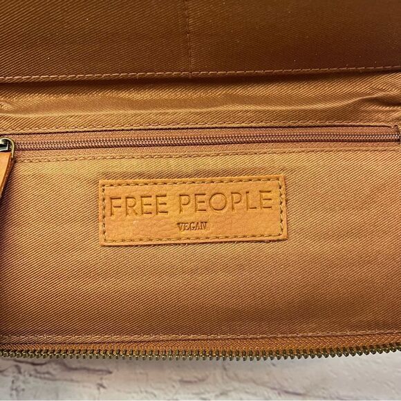 Free People Distressed Vegan Wallet New with tags - Picture 5 of 6